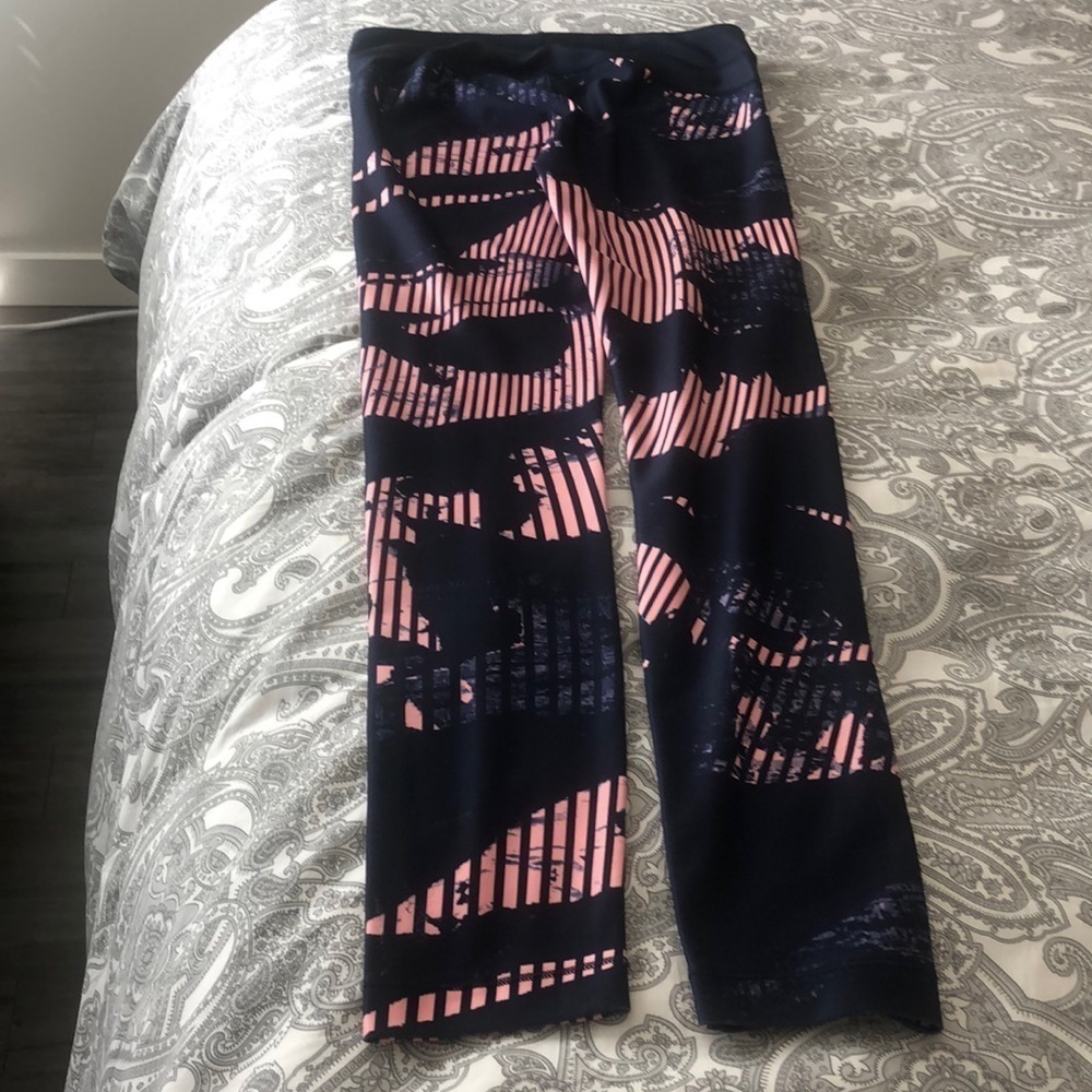 UNDER Armour Pink and Blue Leggings - Picture 4 of 4